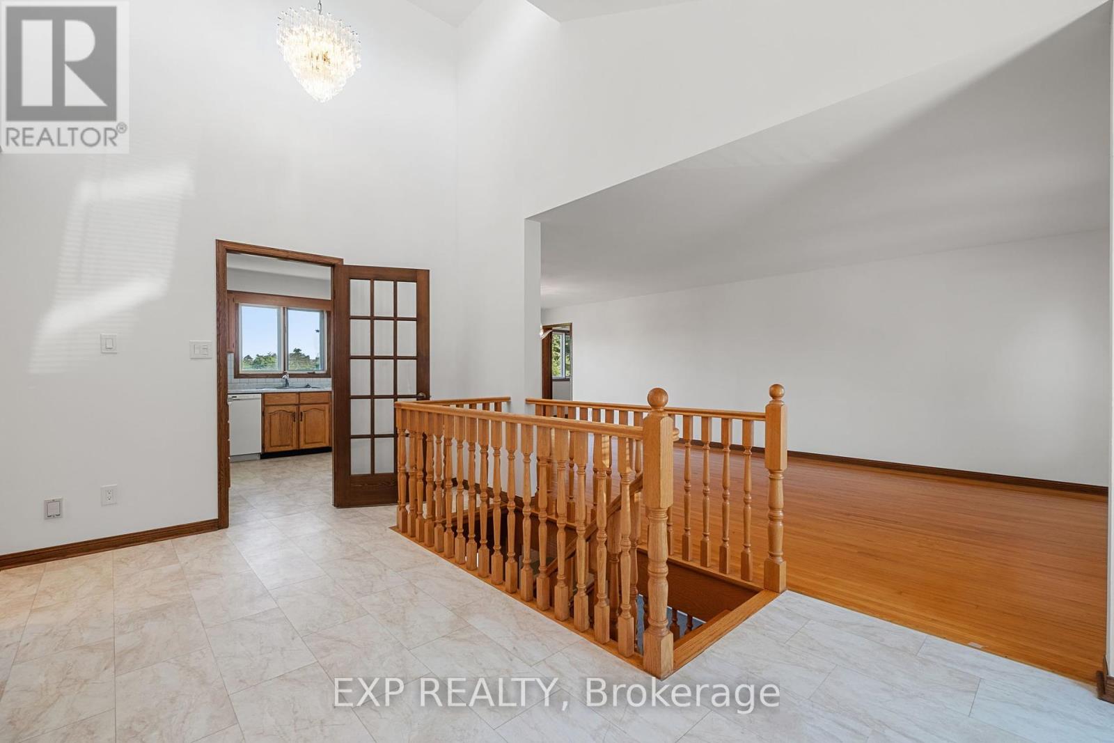 409 Innisfil Street, Barrie, Ontario  L4N 3G7 - Photo 8 - S12249555