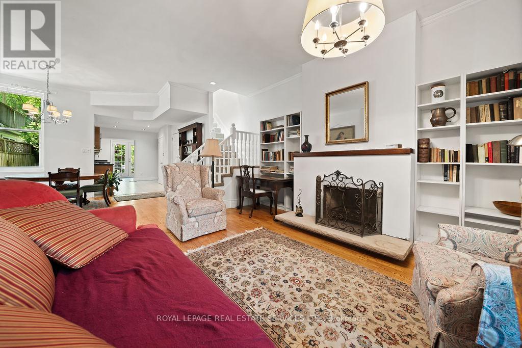 Property at 206 BERKELEY STREET image 3