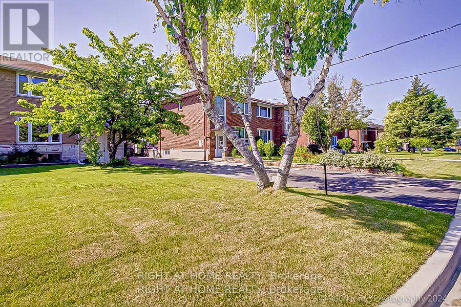 Property at 28 WYNDCLIFF CRESCENT image 1