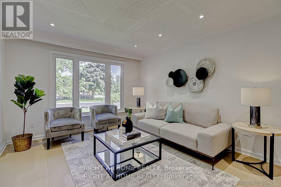 Property at 28 WYNDCLIFF CRESCENT image 3
