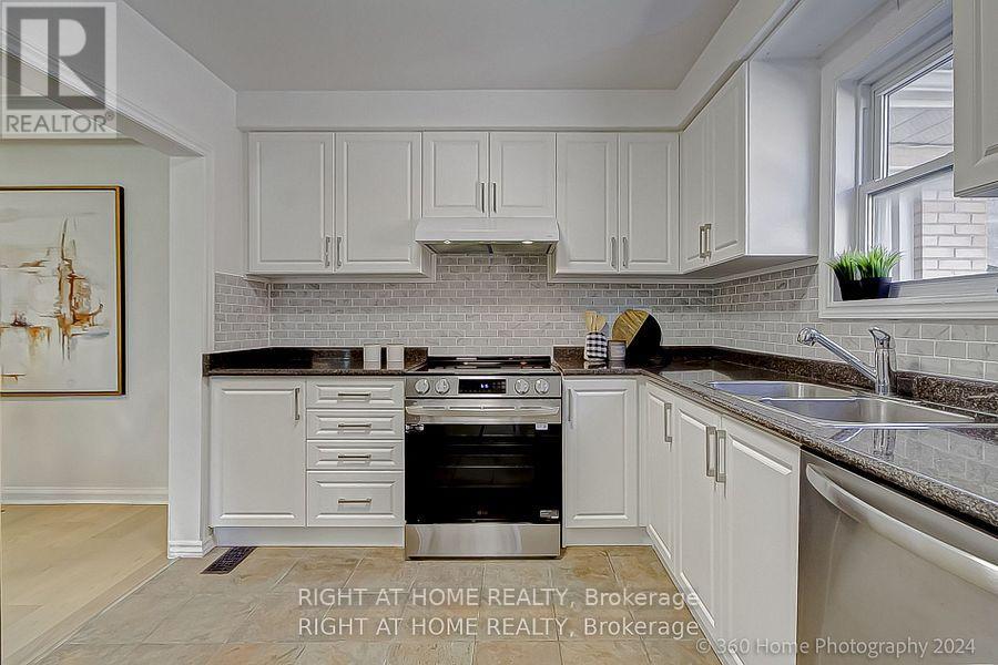 Property at 28 WYNDCLIFF CRESCENT image 5