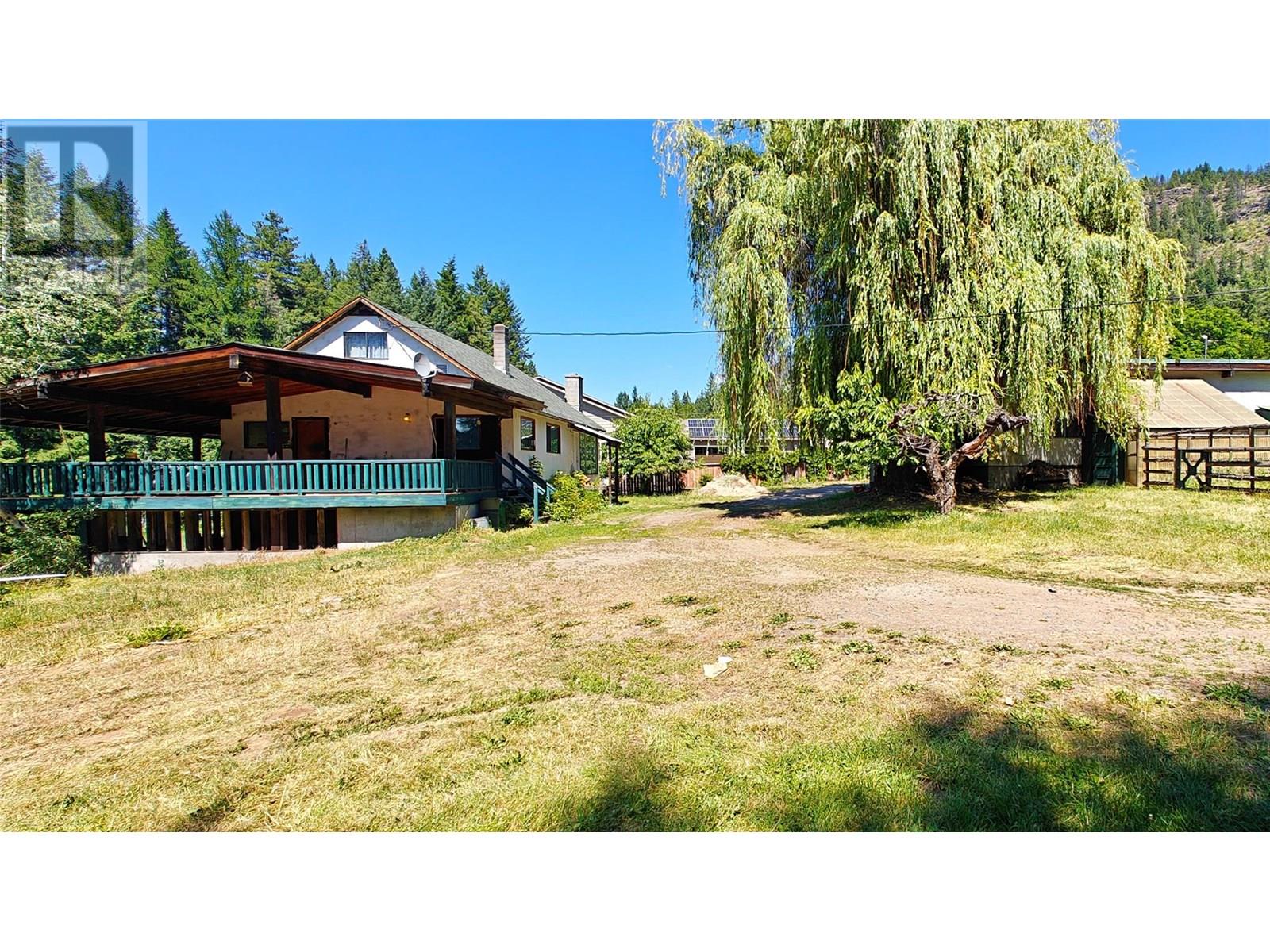 2029 Debruyn Road, Fruitvale, British Columbia  V0G 1L1 - Photo 17 - 10354721