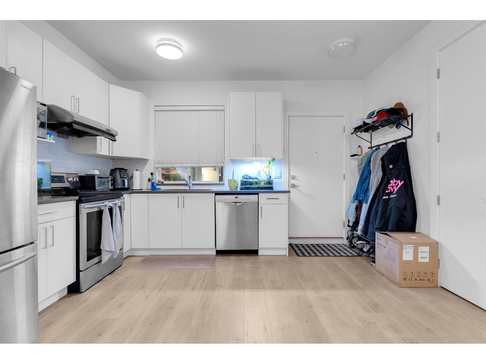 Property at 1440 MAPLE STREET image 2