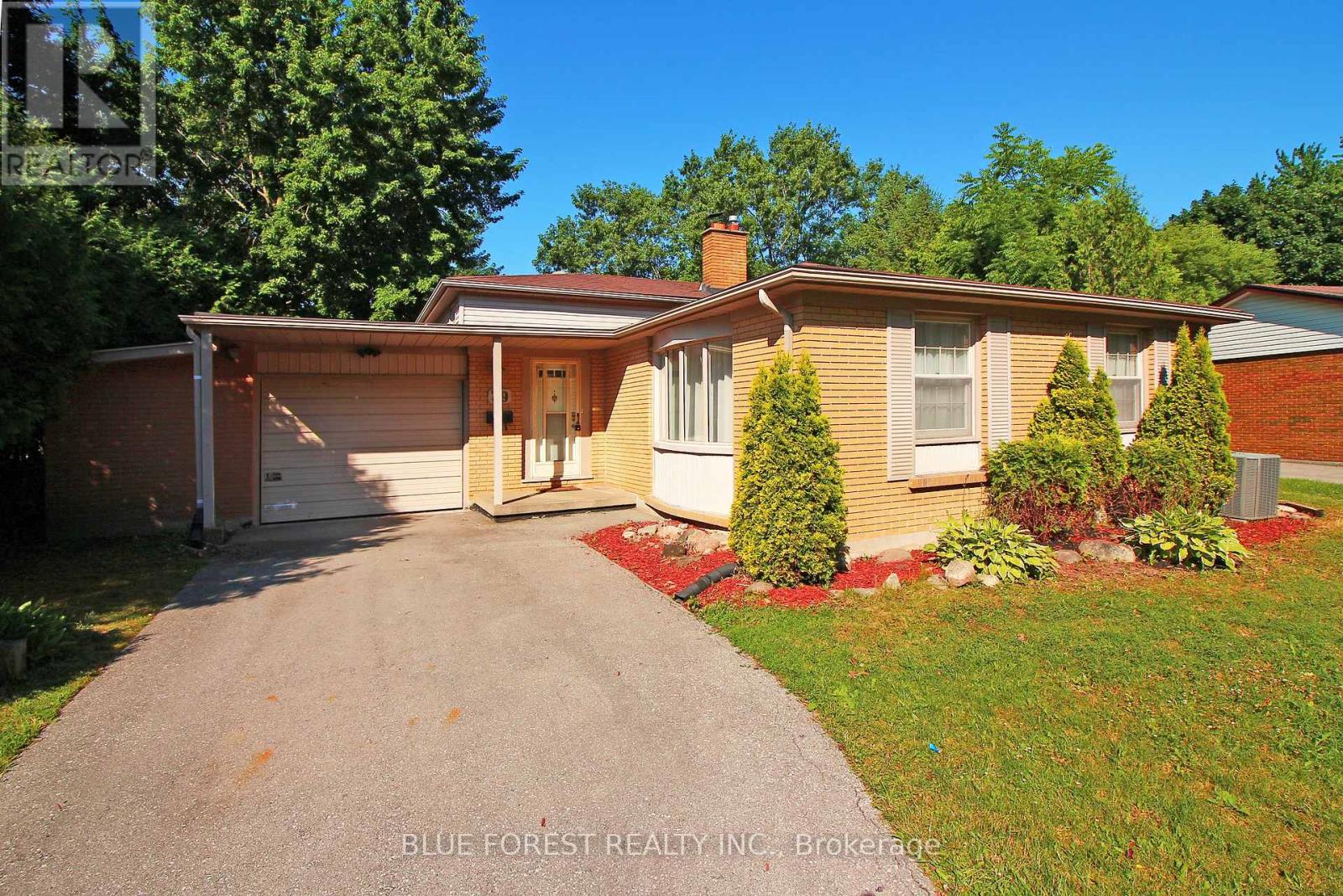 Property at 29 QUEEN ANNE CIRCLE image 1