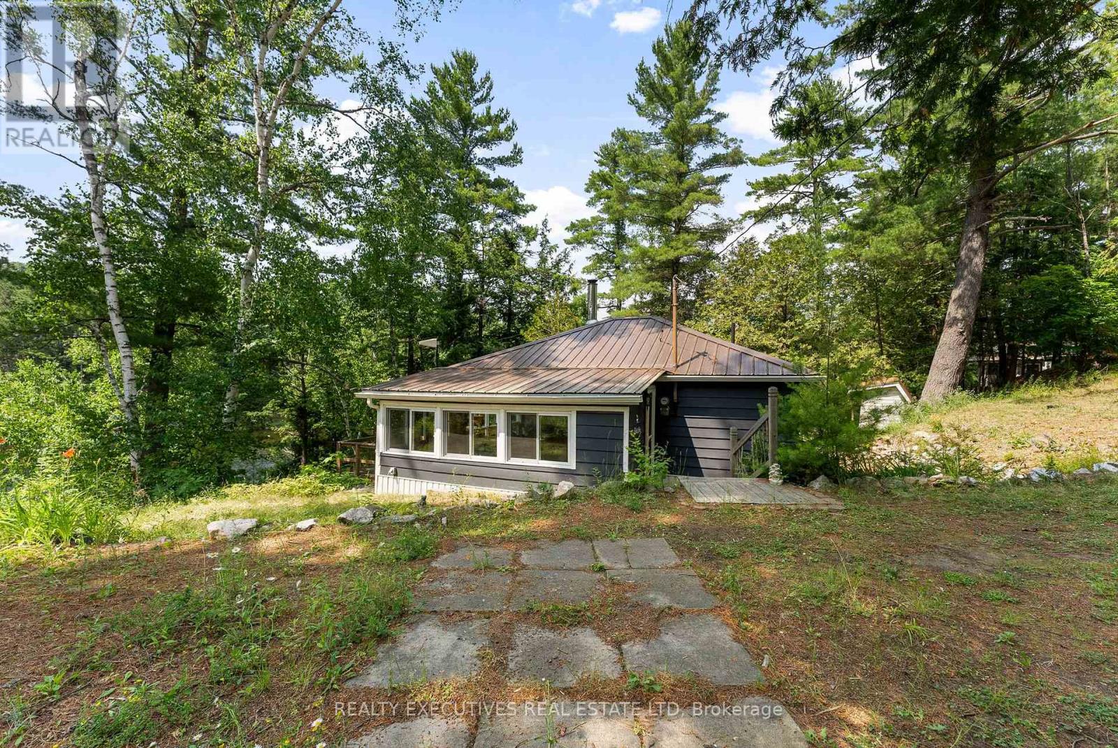 2046 Cyr Point Road, Tay Valley, Ontario  K7H 3C9 - Photo 5 - X12267348