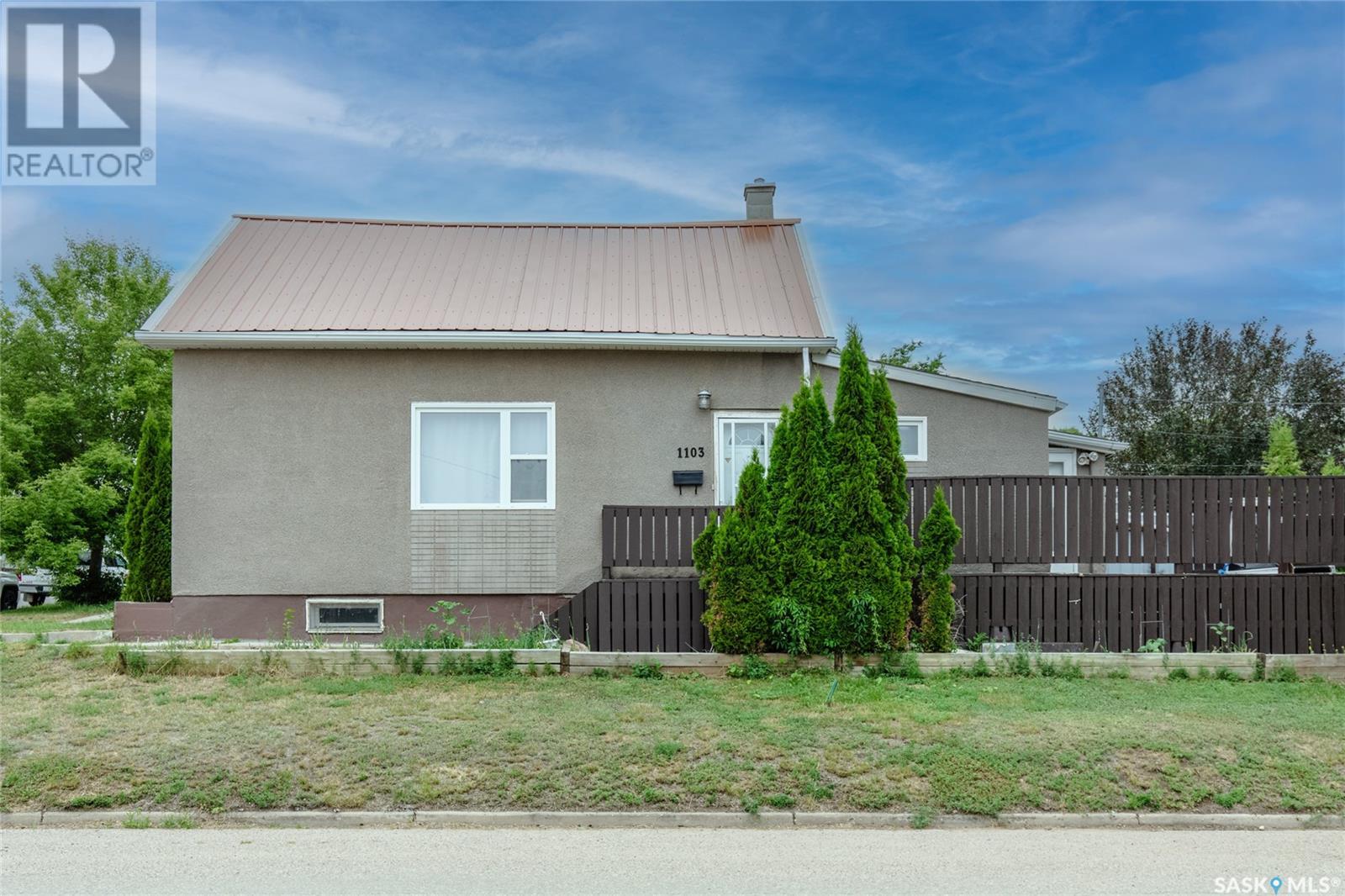 Property at 1103 4TH AVENUE NE image 1