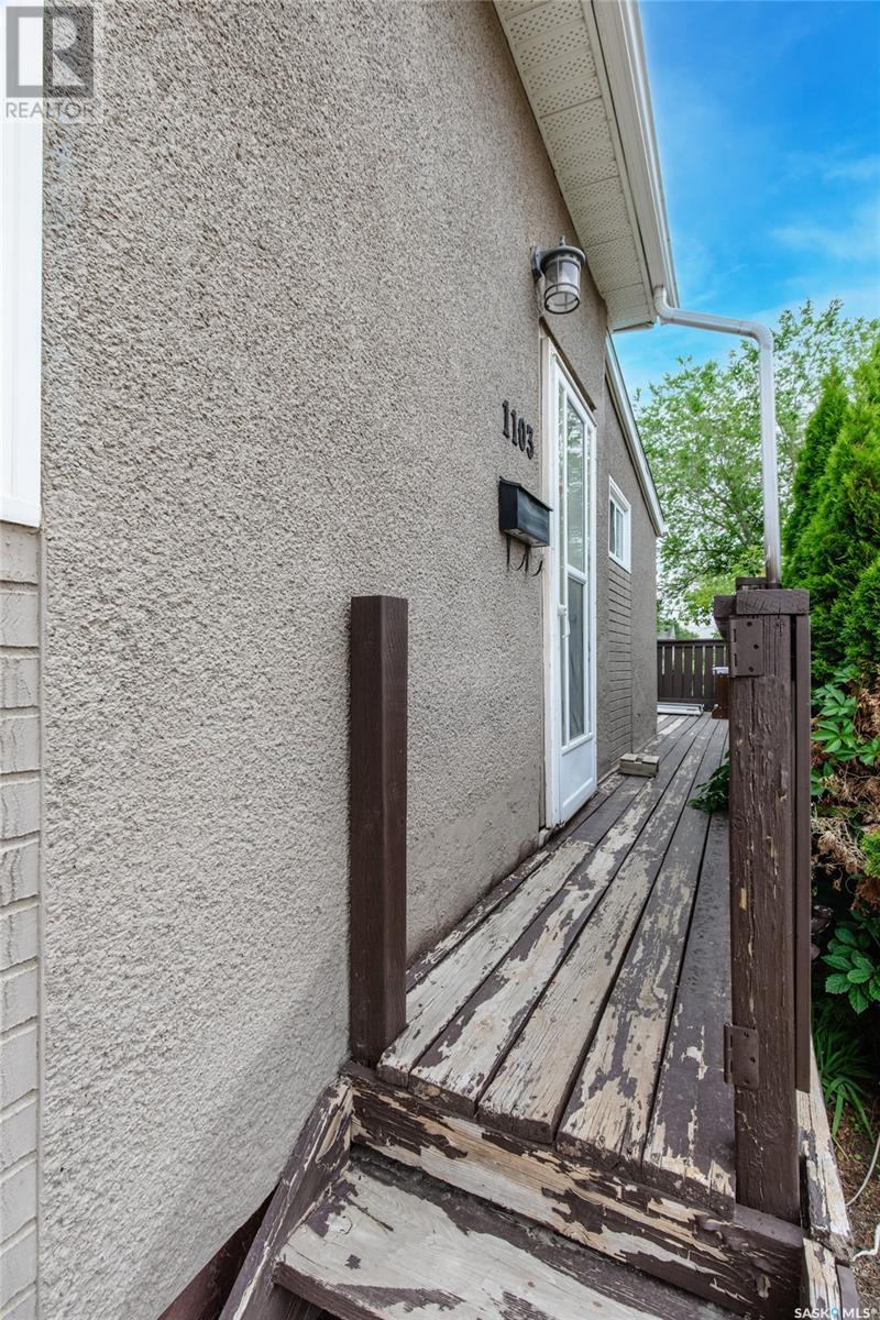 Property at 1103 4TH AVENUE NE image 4