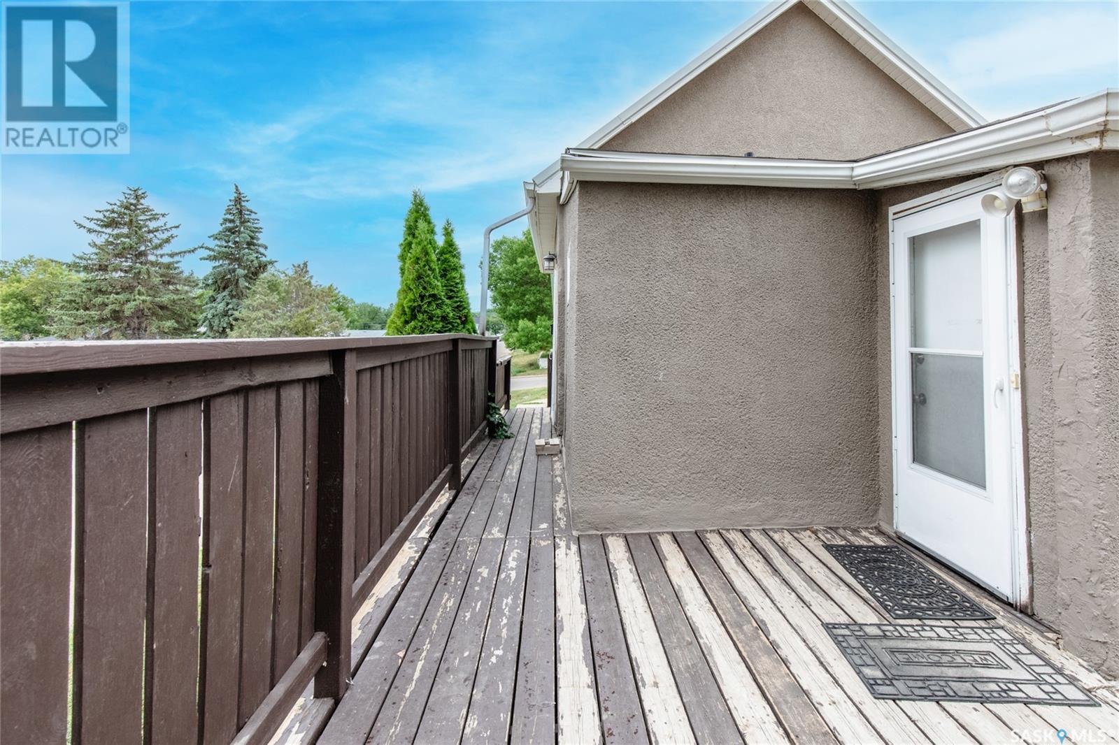 Property at 1103 4TH AVENUE NE image 3