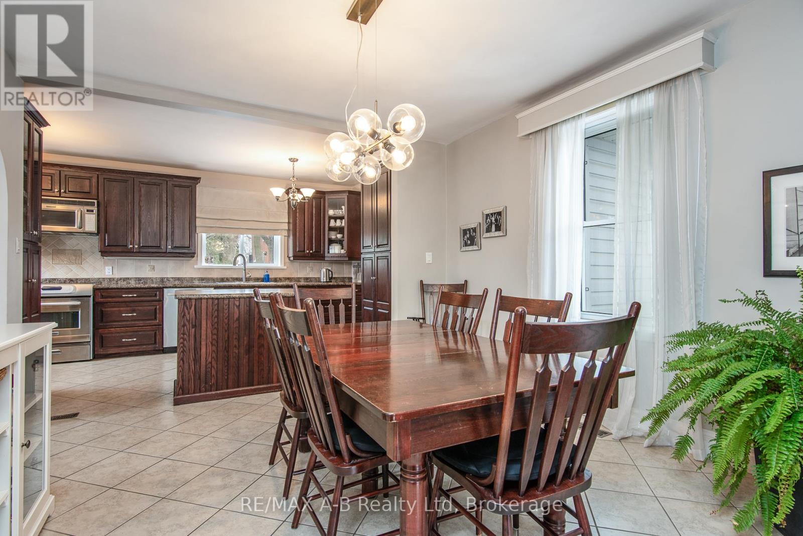 22 Mill Street E, Perth East (Milverton), Ontario  N0K 1M0 - Photo 11 - X12267422