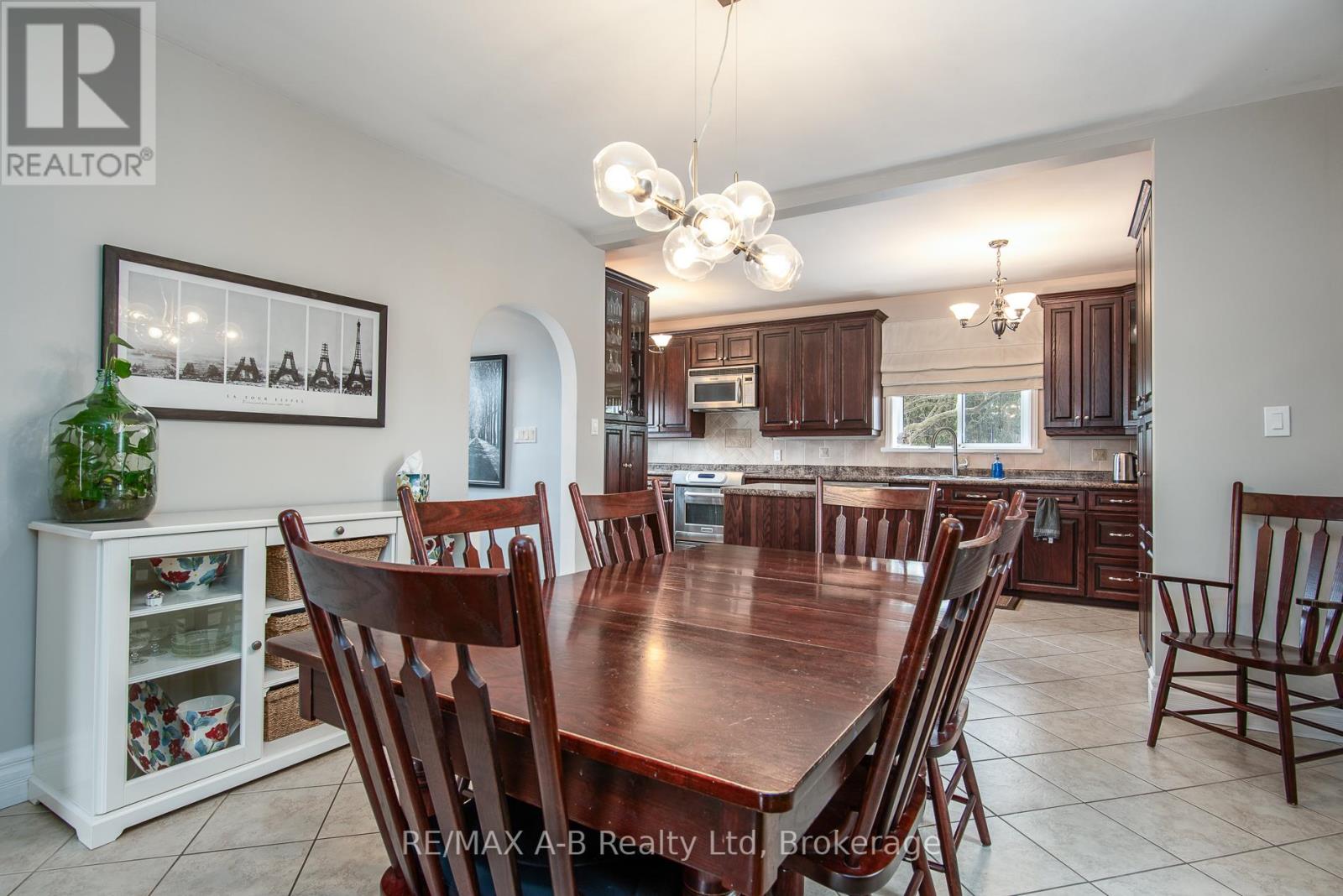 22 Mill Street E, Perth East (Milverton), Ontario  N0K 1M0 - Photo 12 - X12267422