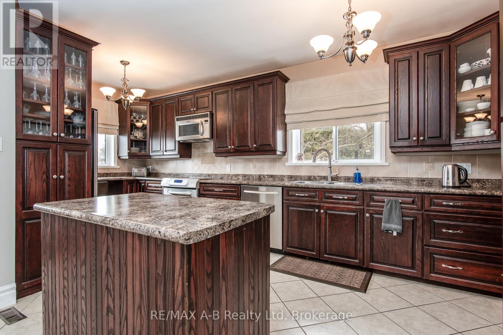 22 Mill Street E, Perth East (Milverton), Ontario  N0K 1M0 - Photo 14 - X12267422