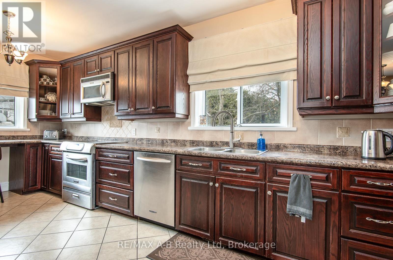 22 Mill Street E, Perth East (Milverton), Ontario  N0K 1M0 - Photo 15 - X12267422