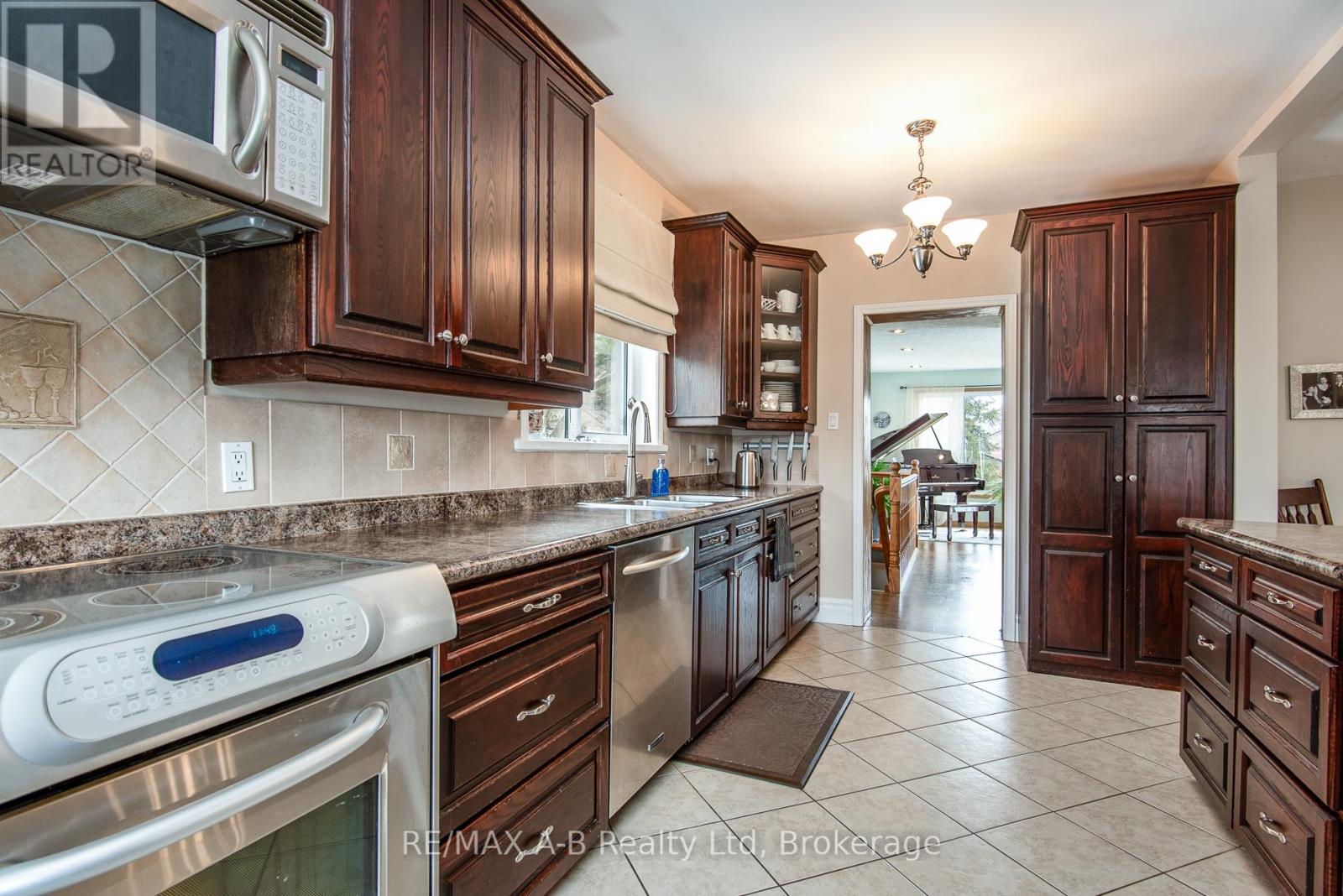 22 Mill Street E, Perth East (Milverton), Ontario  N0K 1M0 - Photo 17 - X12267422