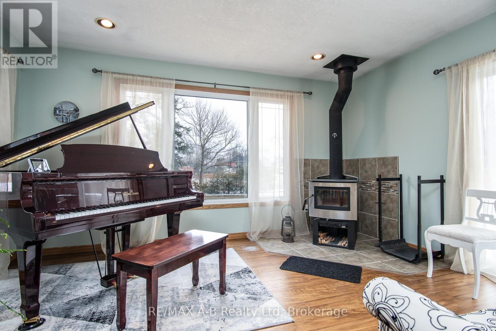 22 Mill Street E, Perth East (Milverton), Ontario  N0K 1M0 - Photo 20 - X12267422