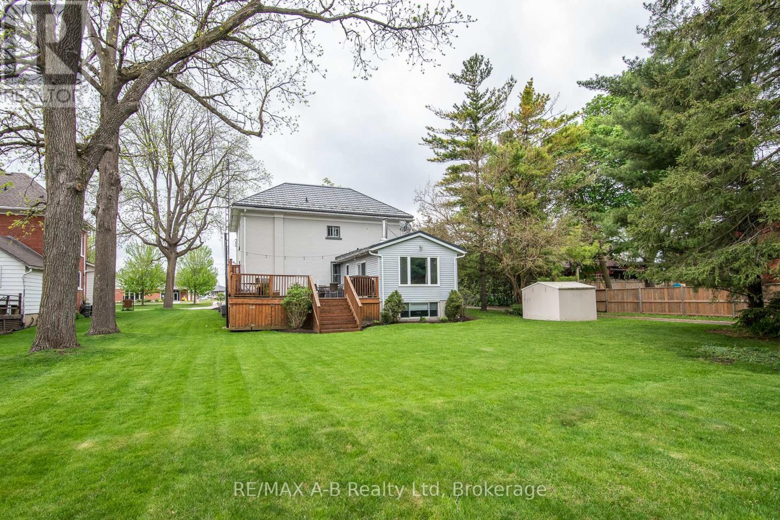 22 Mill Street E, Perth East (Milverton), Ontario  N0K 1M0 - Photo 3 - X12267422