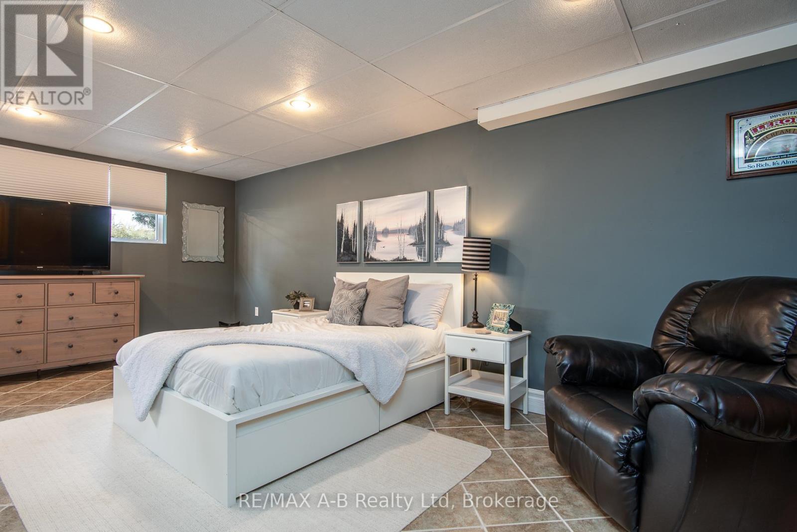 22 Mill Street E, Perth East (Milverton), Ontario  N0K 1M0 - Photo 33 - X12267422