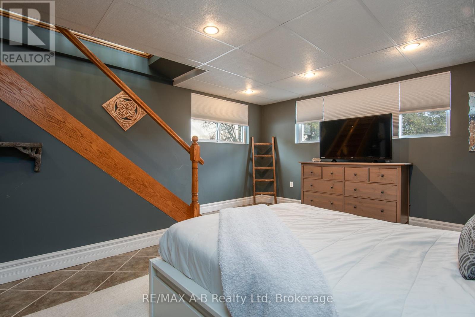 22 Mill Street E, Perth East (Milverton), Ontario  N0K 1M0 - Photo 35 - X12267422