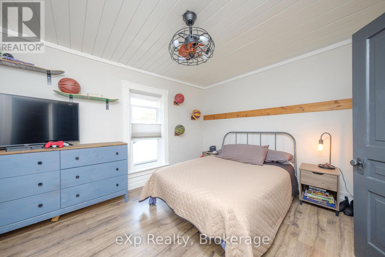 581 Queen Street, Kincardine, Ontario  N2Z 2J1 - Photo 17 - X12267487