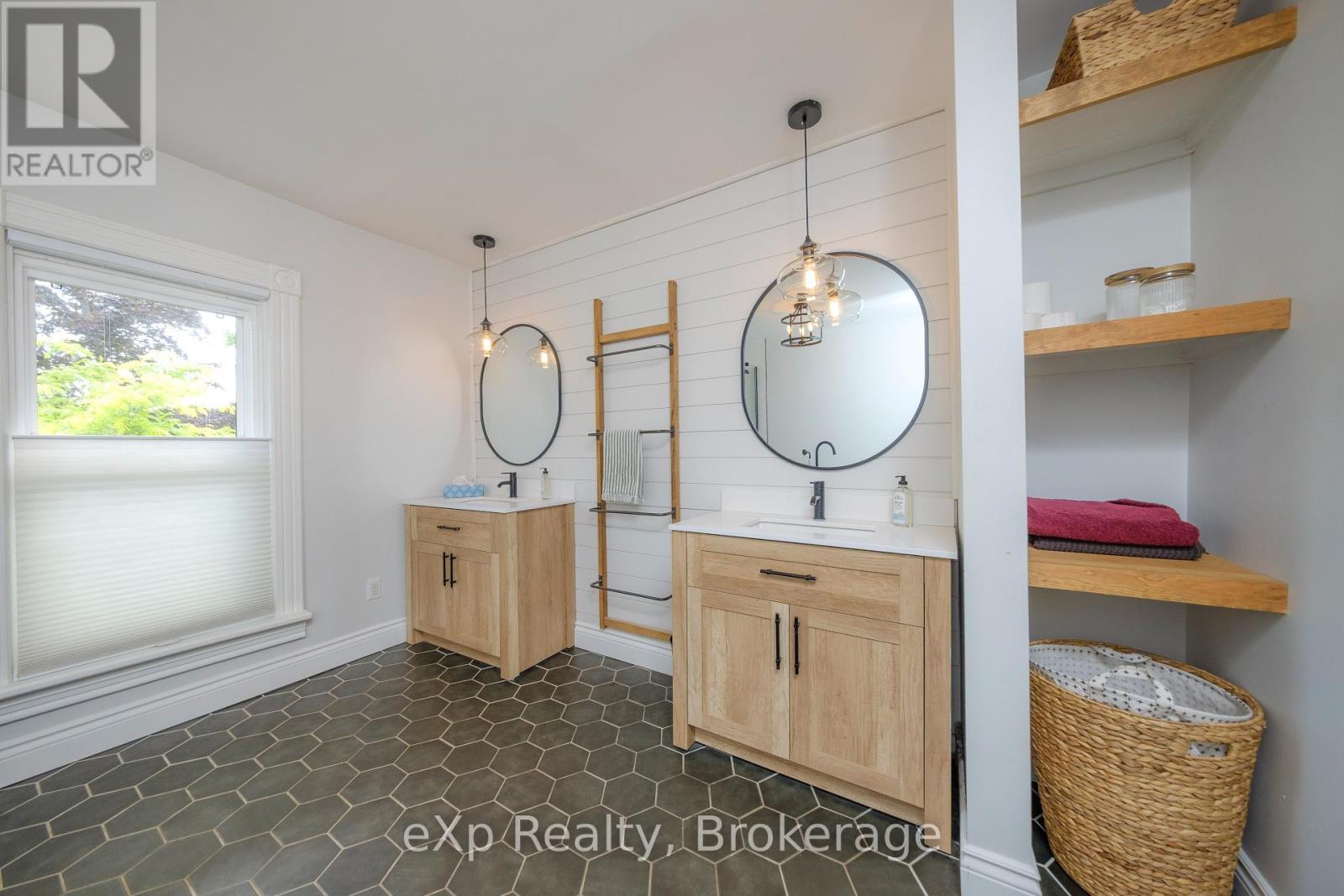 581 Queen Street, Kincardine, Ontario  N2Z 2J1 - Photo 21 - X12267487