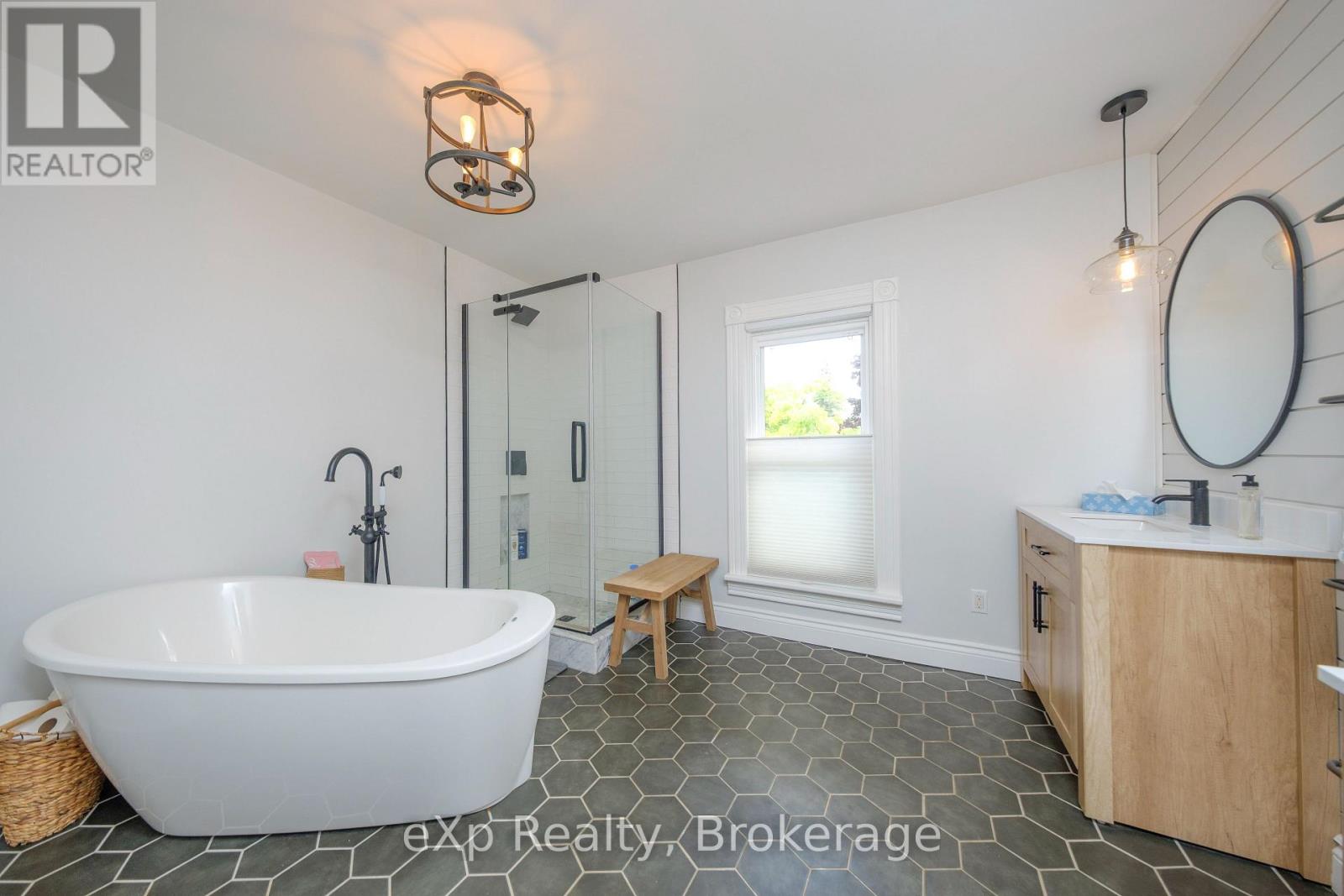 581 Queen Street, Kincardine, Ontario  N2Z 2J1 - Photo 22 - X12267487