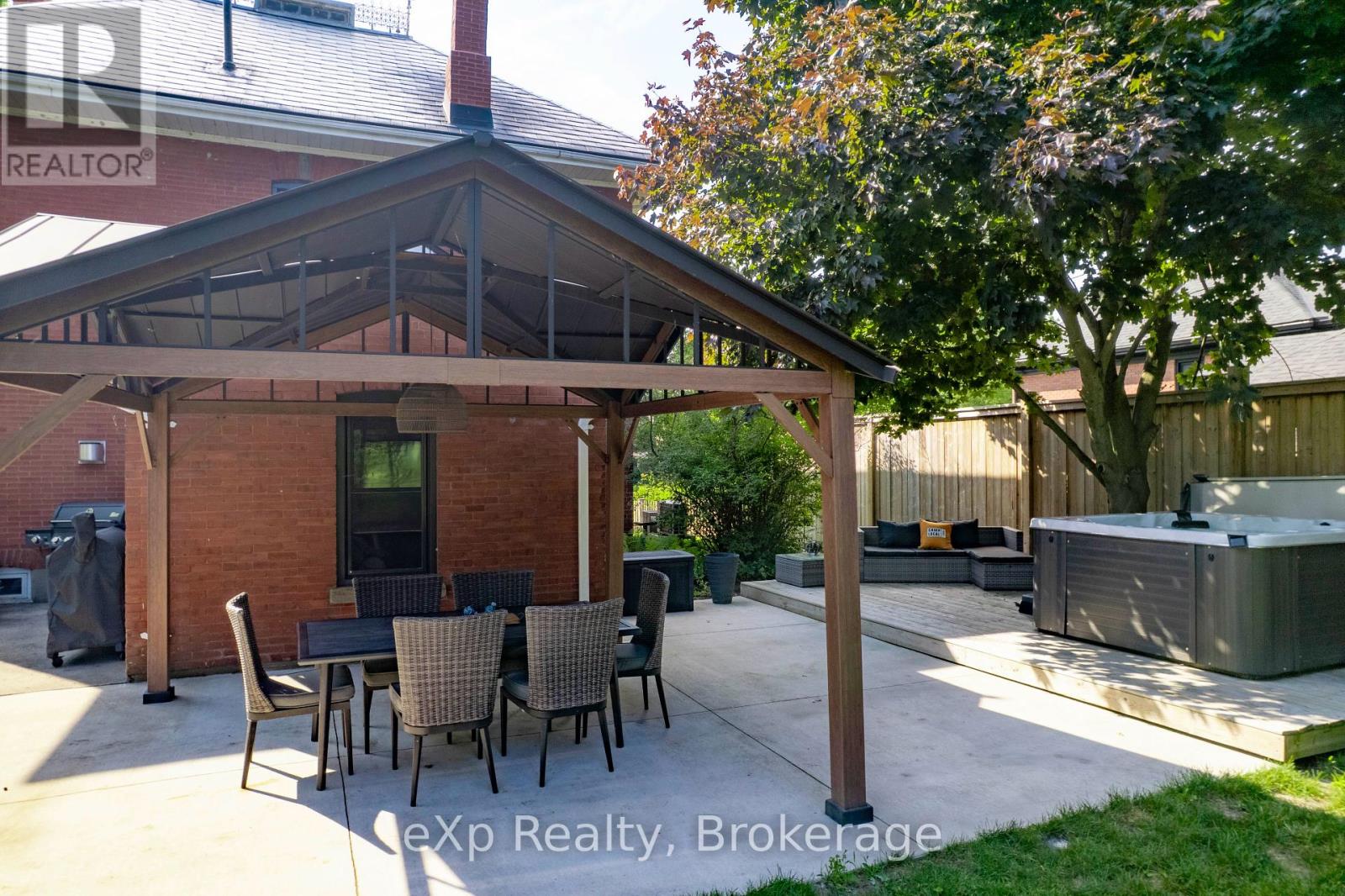 581 Queen Street, Kincardine, Ontario  N2Z 2J1 - Photo 3 - X12267487