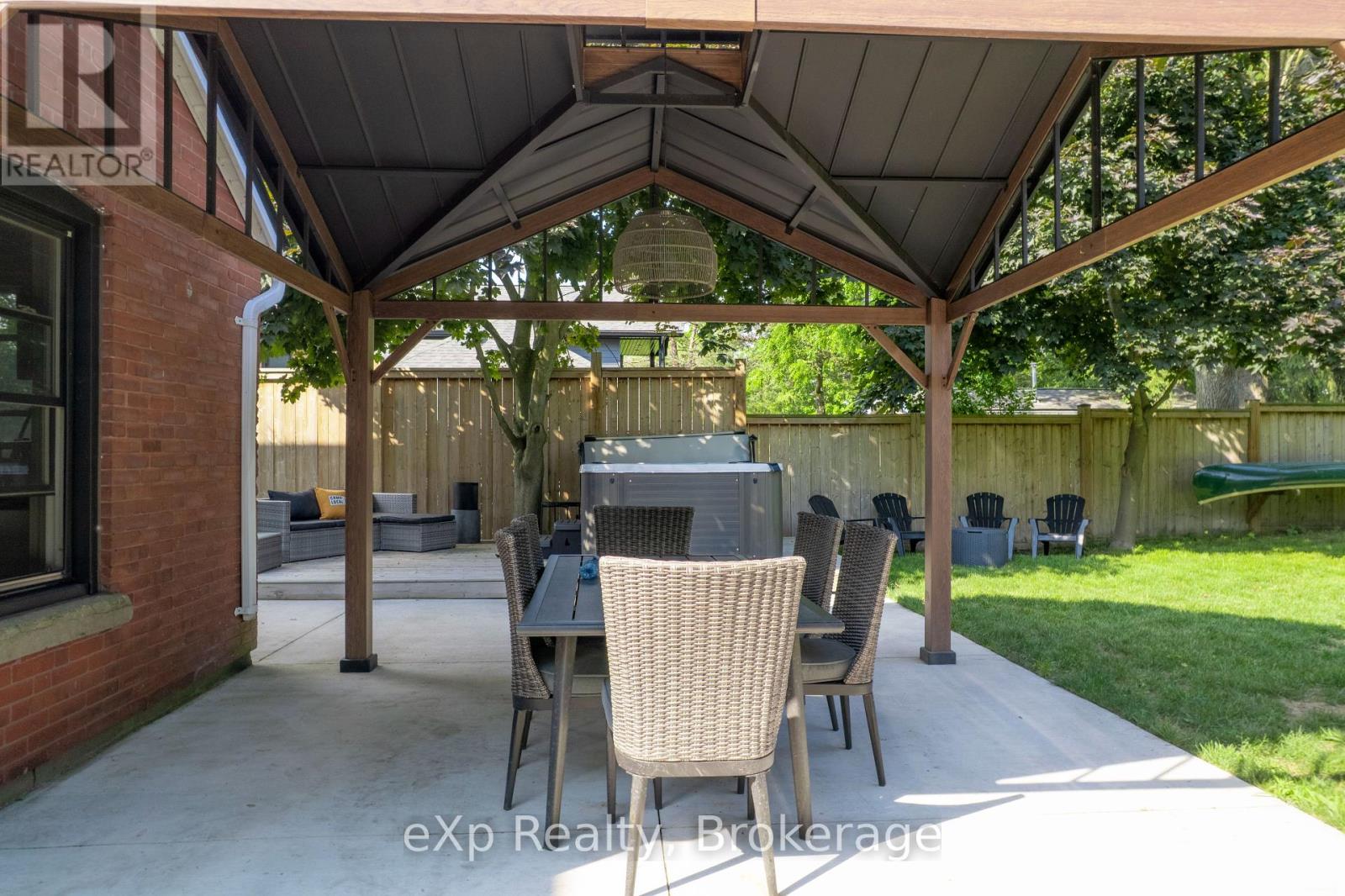 581 Queen Street, Kincardine, Ontario  N2Z 2J1 - Photo 5 - X12267487