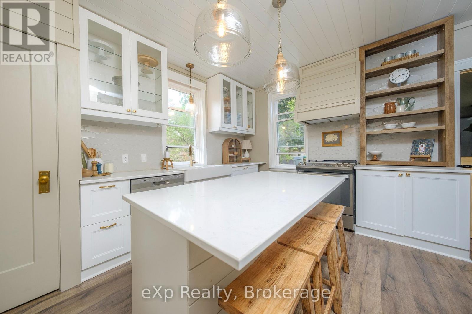 581 Queen Street, Kincardine, Ontario  N2Z 2J1 - Photo 6 - X12267487