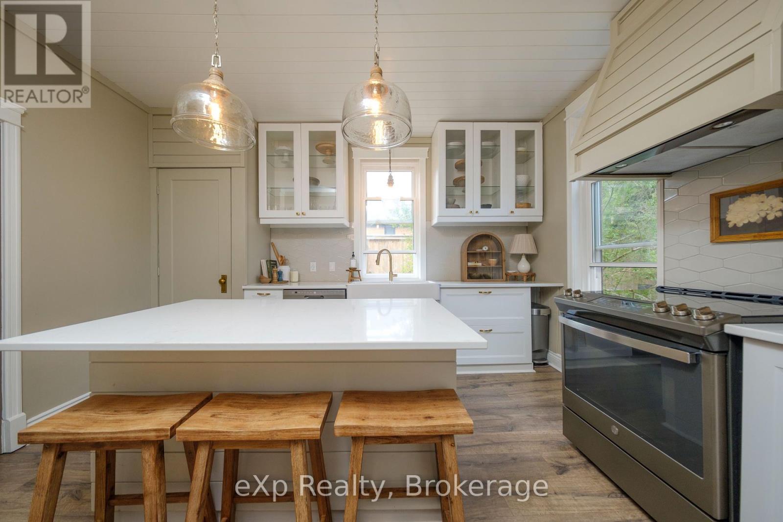 581 Queen Street, Kincardine, Ontario  N2Z 2J1 - Photo 7 - X12267487
