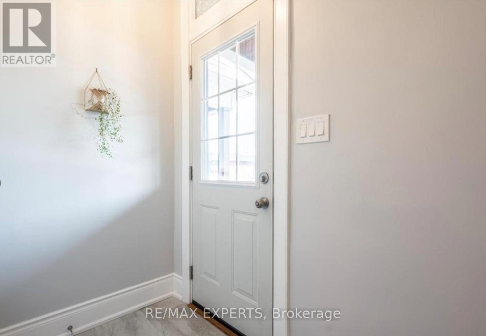 22 Burlington Street E, Hamilton, Ontario  L8L 4G2 - Photo 3 - X12267287