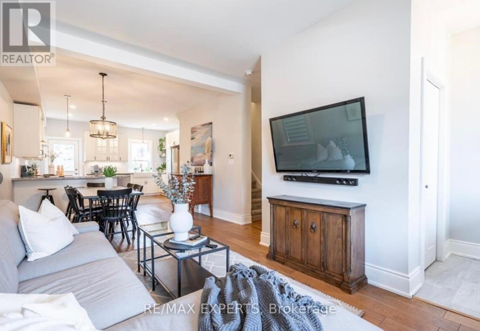 22 Burlington Street E, Hamilton, Ontario  L8L 4G2 - Photo 5 - X12267287
