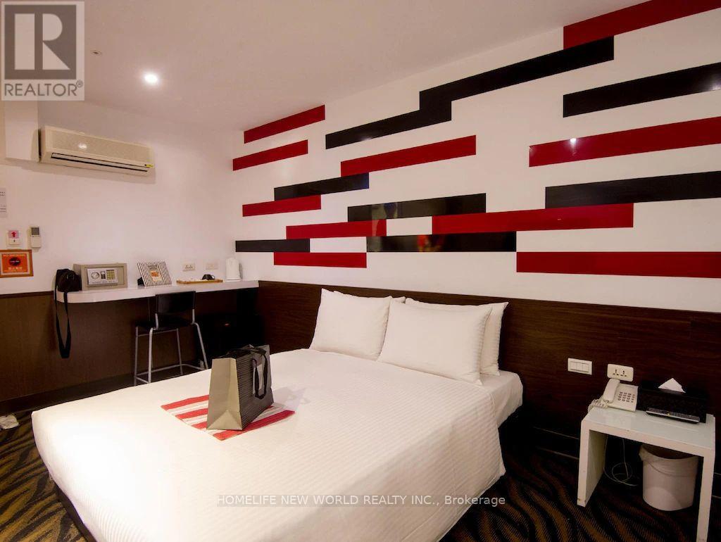 4770 Victoria Avenue, Niagara Falls (Downtown), Ontario  L2E 4C2 - Photo 10 - X12183360