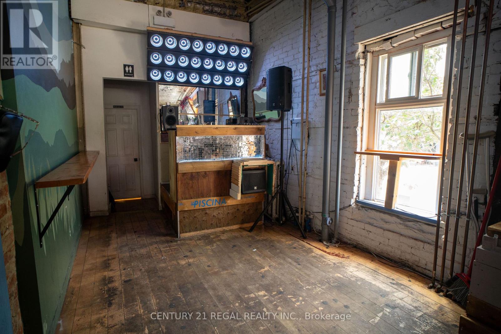 Property at 1615 DUNDAS STREET W image 3