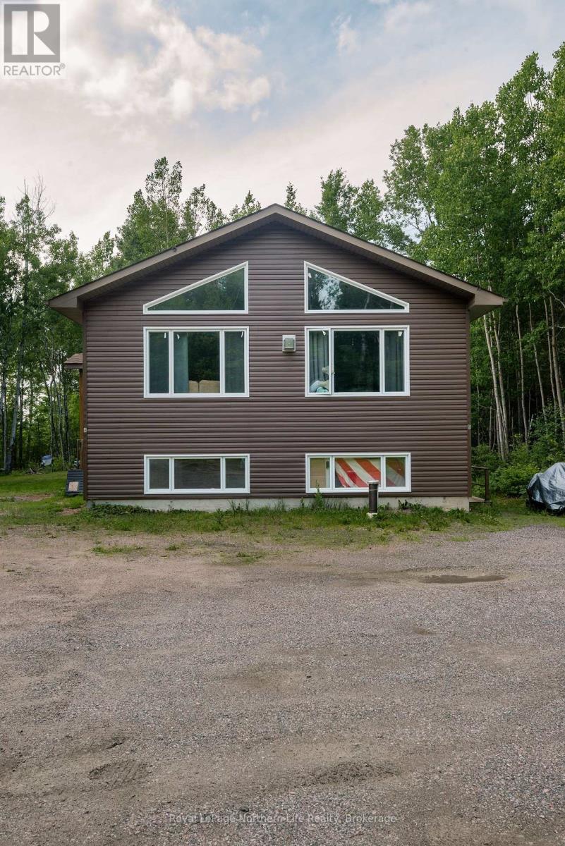 522 Hart Road, Callander, Ontario  P0H 1H0 - Photo 10 - X12267353