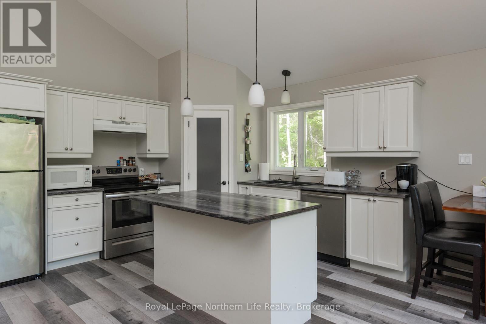522 Hart Road, Callander, Ontario  P0H 1H0 - Photo 16 - X12267353