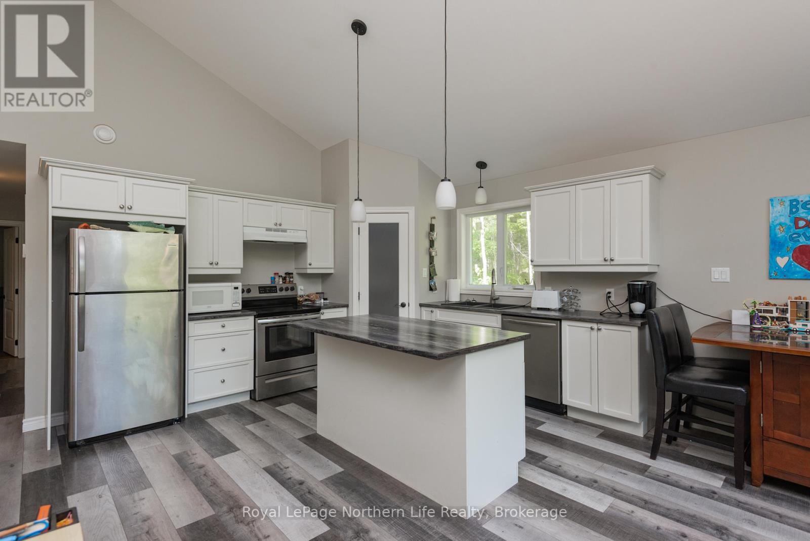 522 Hart Road, Callander, Ontario  P0H 1H0 - Photo 15 - X12267364