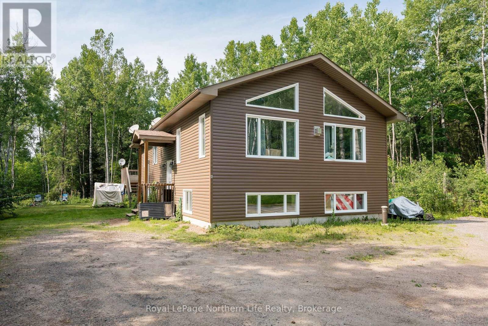 522 Hart Road, Callander, Ontario  P0H 1H0 - Photo 3 - X12267364