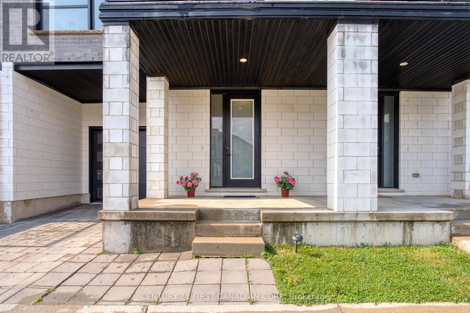 Property at 946 WEST VILLAGE SQUARE image 3