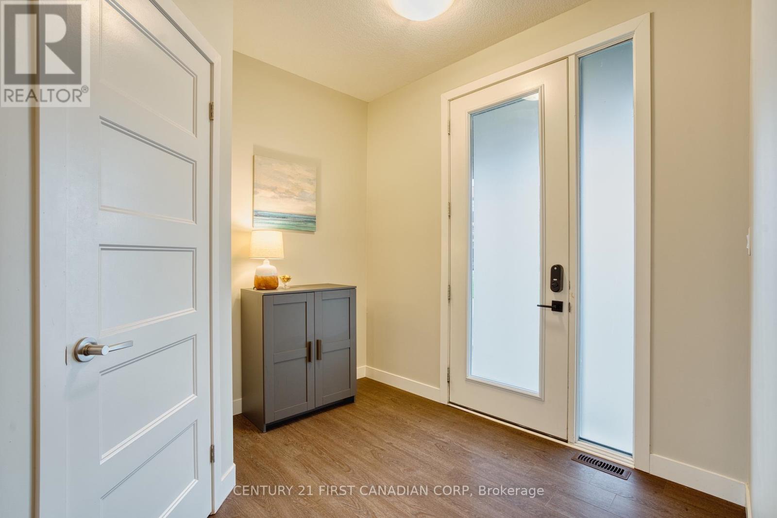 Property at 946 WEST VILLAGE SQUARE image 5