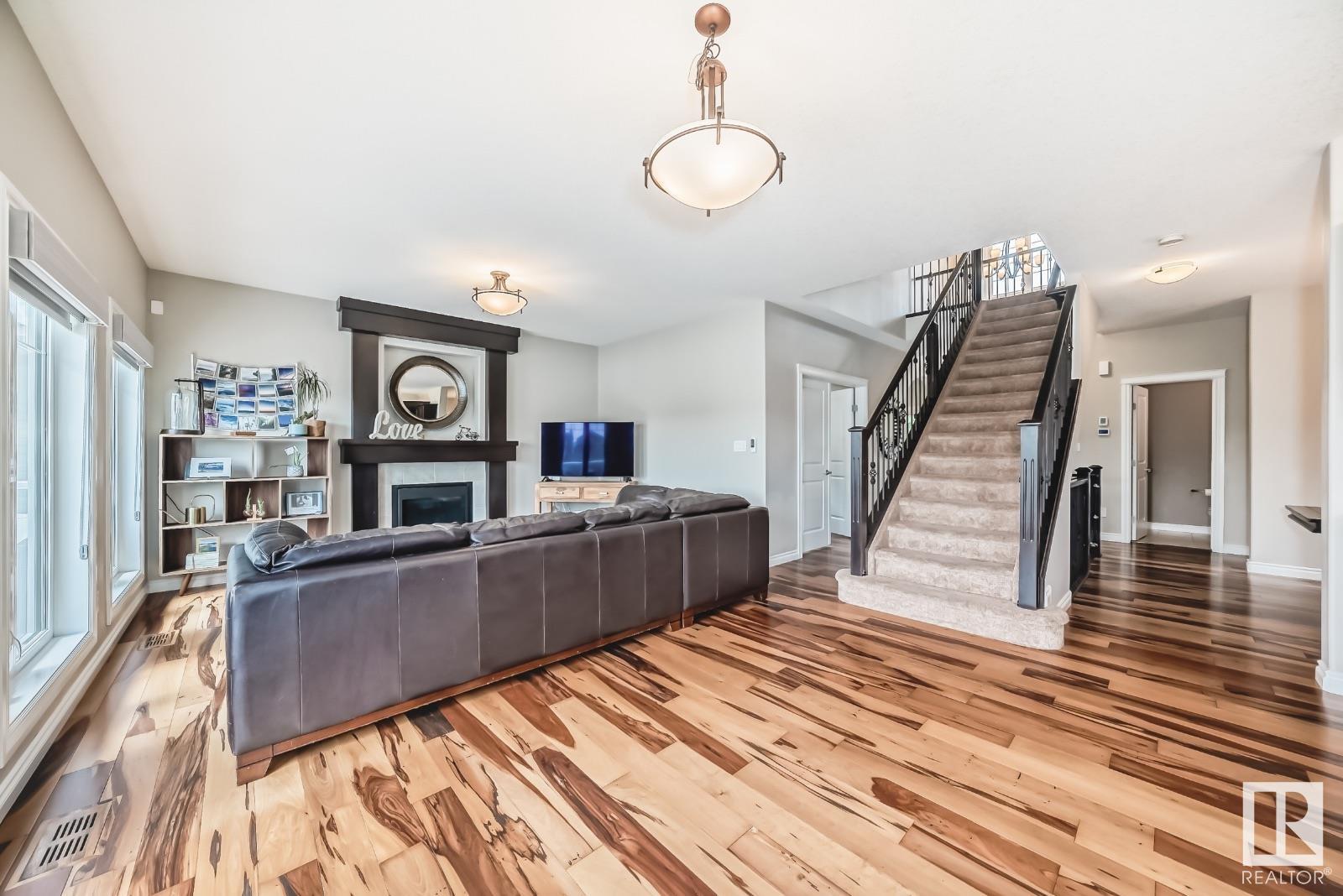 Property at 11 EDGEWATER TERR image 2