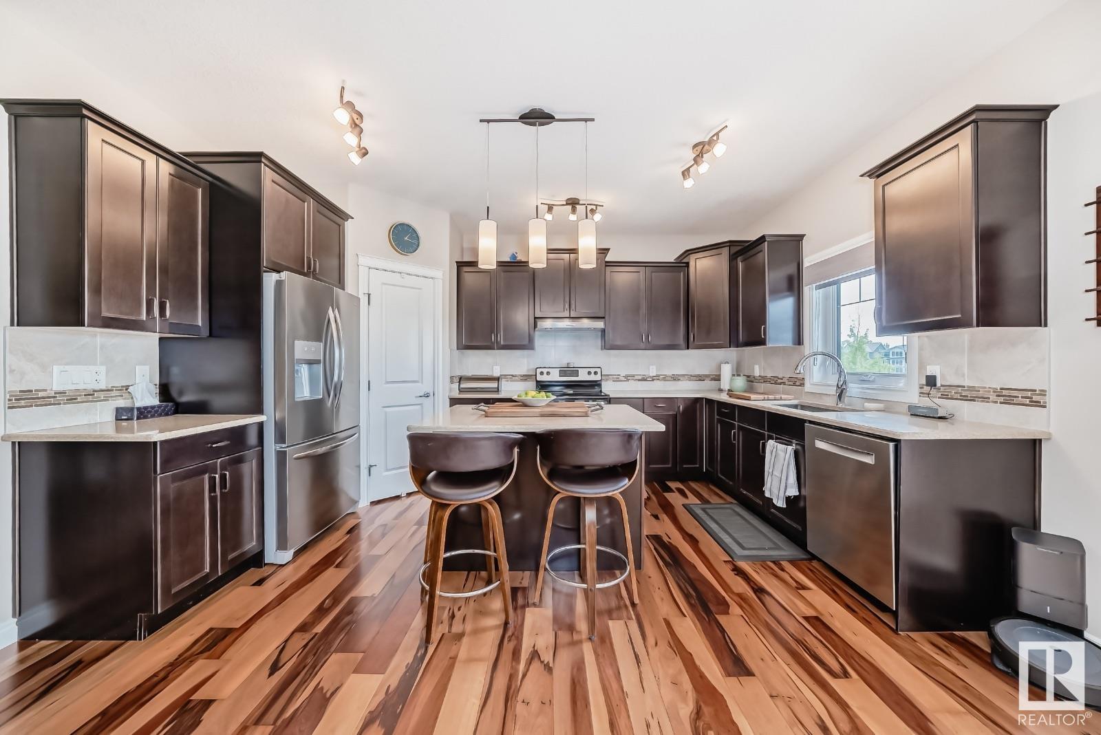 Property at 11 EDGEWATER TERR image 3