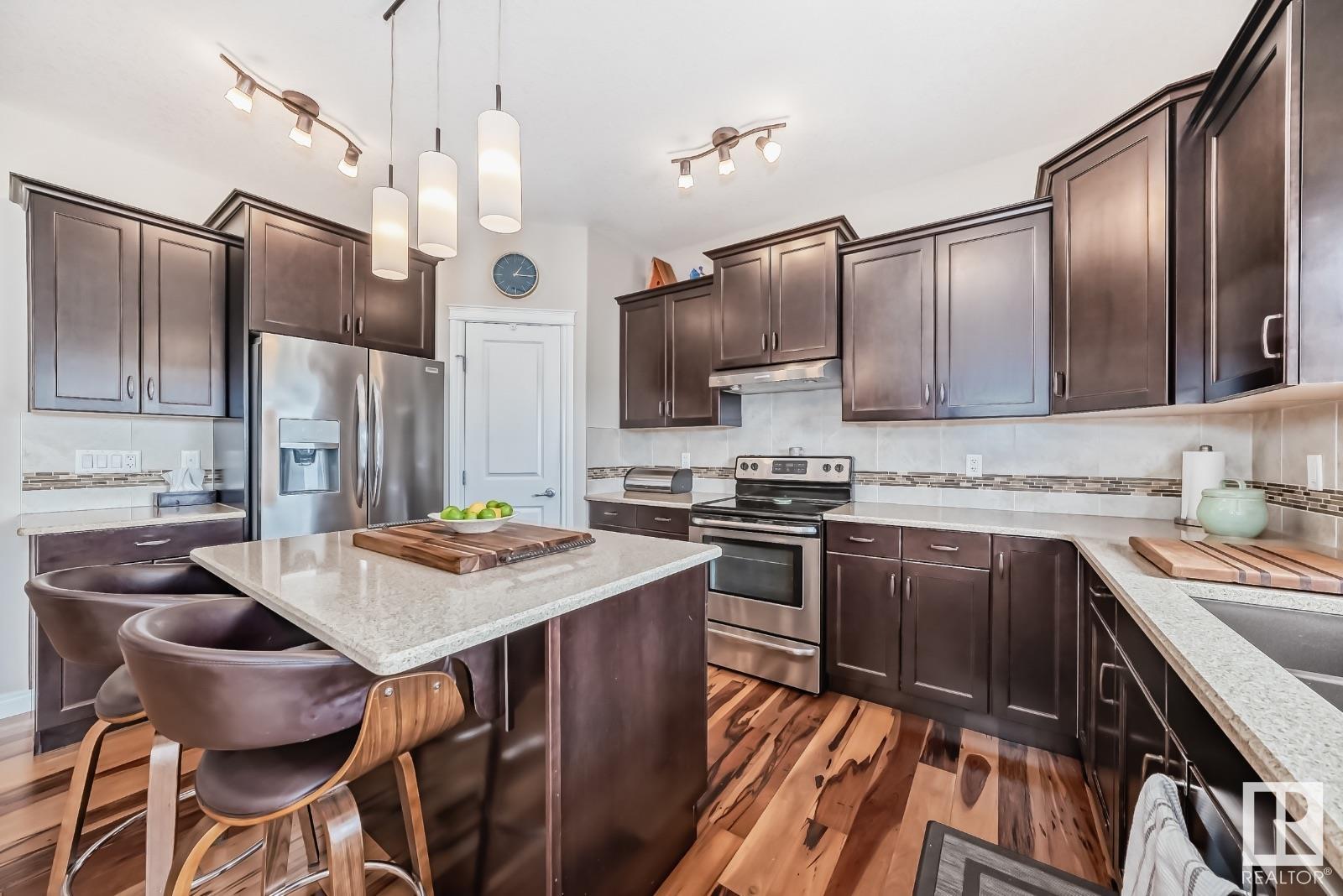 Property at 11 EDGEWATER TERR image 4