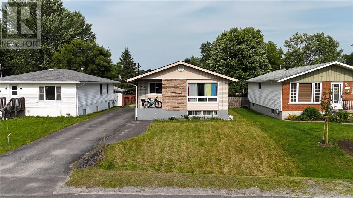 Property at 1044 Carmen Street image 2