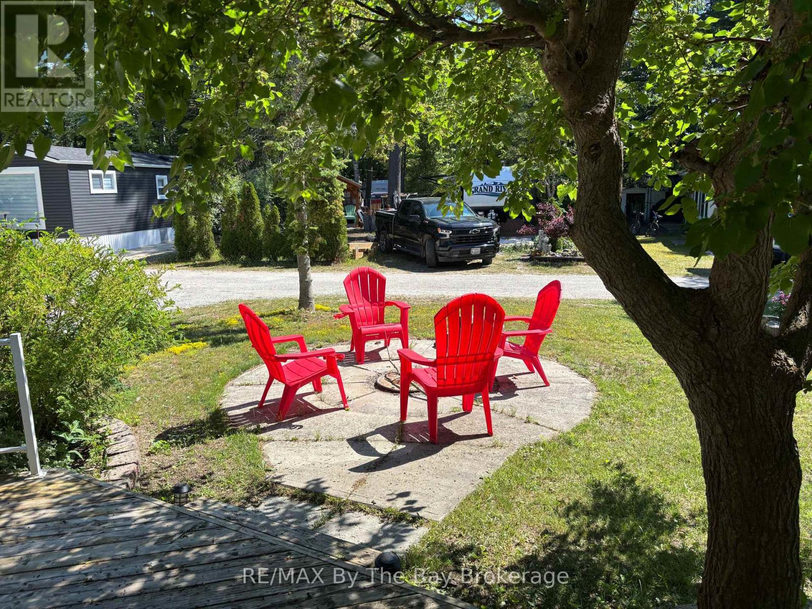 173 - 85 Theme Park Drive, Wasaga Beach, Ontario  L9Z 1X7 - Photo 2 - S12249576