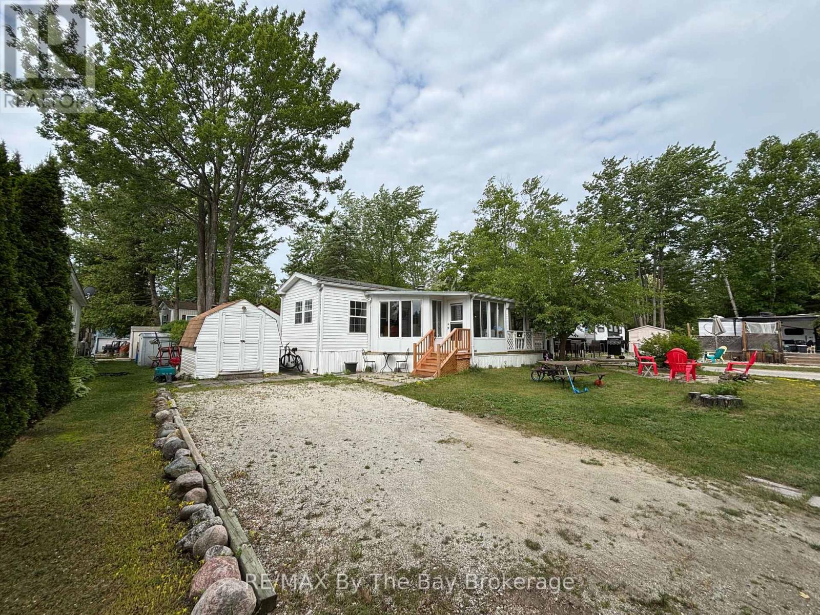 173 - 85 Theme Park Drive, Wasaga Beach, Ontario  L9Z 1X7 - Photo 4 - S12249576