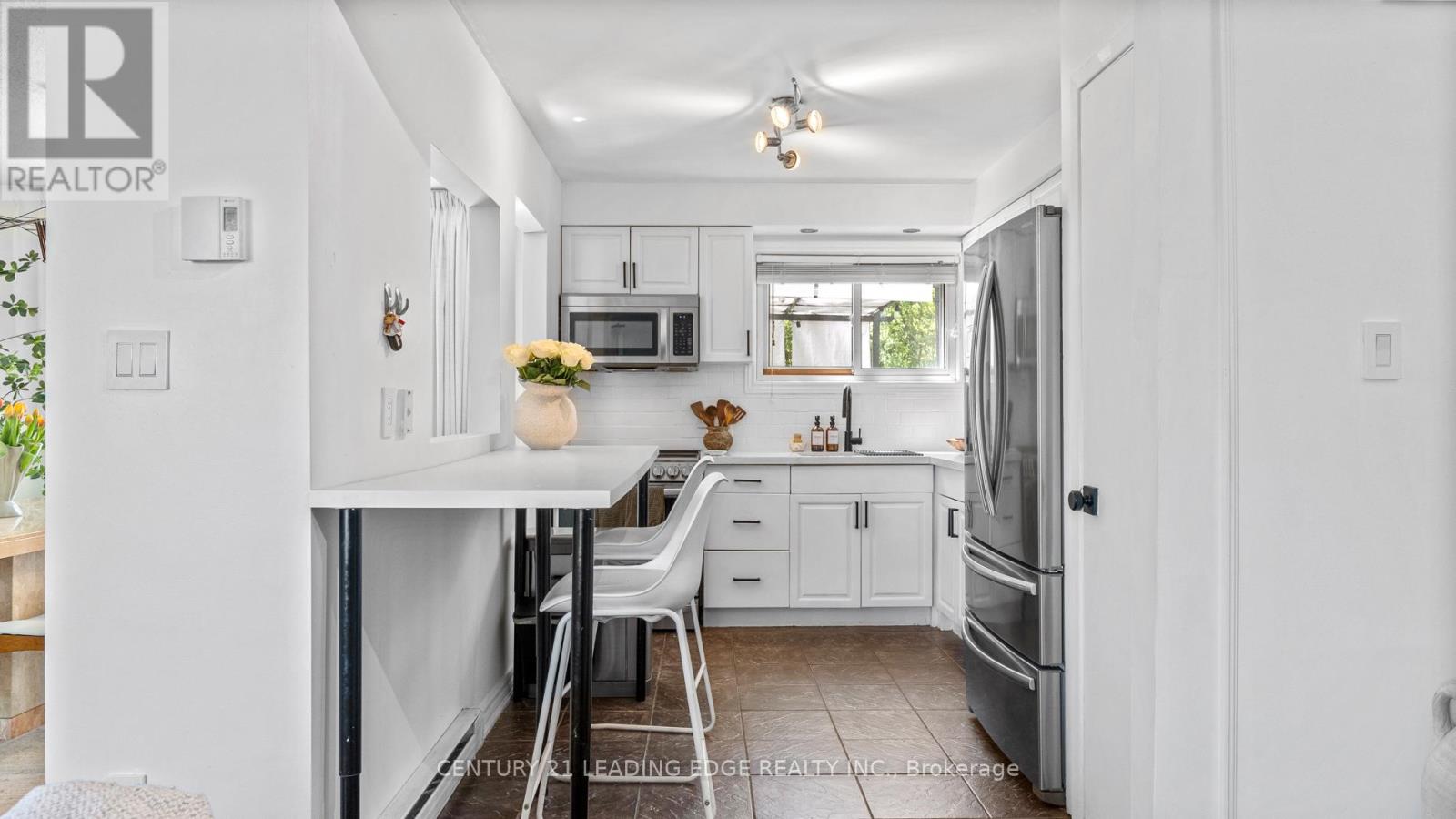 Property at 6 - 909 KING STREET W image 5
