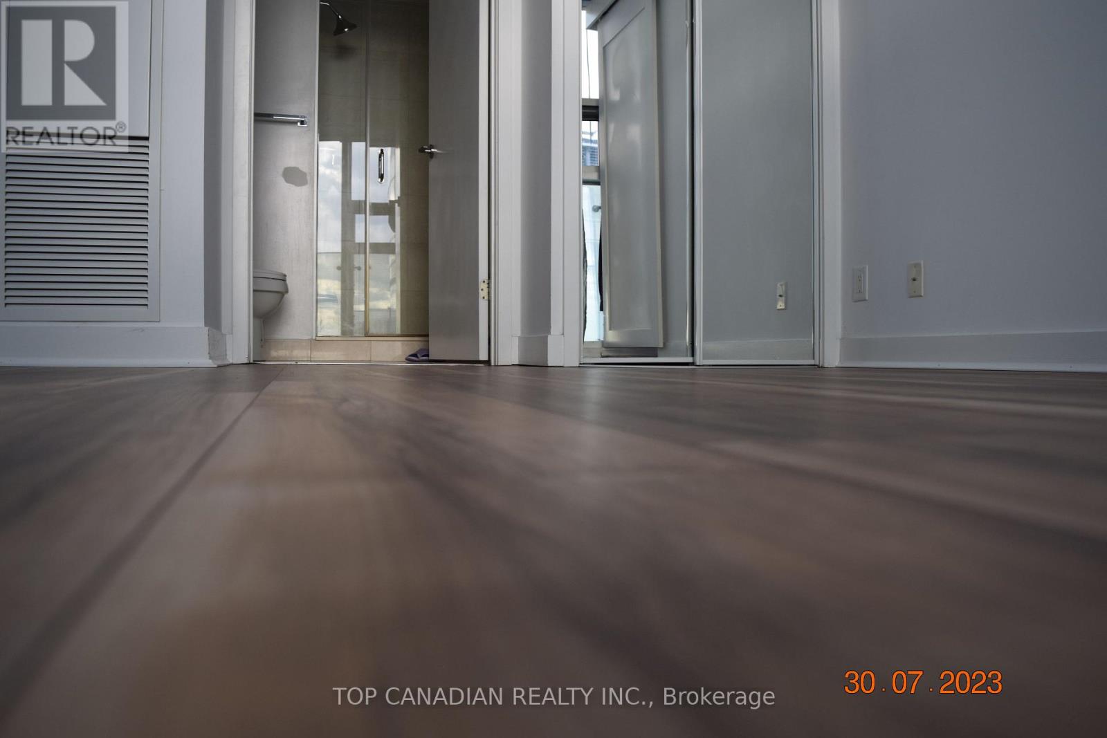 5705 - 14 York Street, Toronto (Waterfront Communities), Ontario  M5J 0B1 - Photo 2 - C12267389