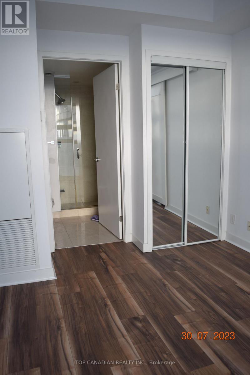 5705 - 14 York Street, Toronto (Waterfront Communities), Ontario  M5J 0B1 - Photo 8 - C12267389