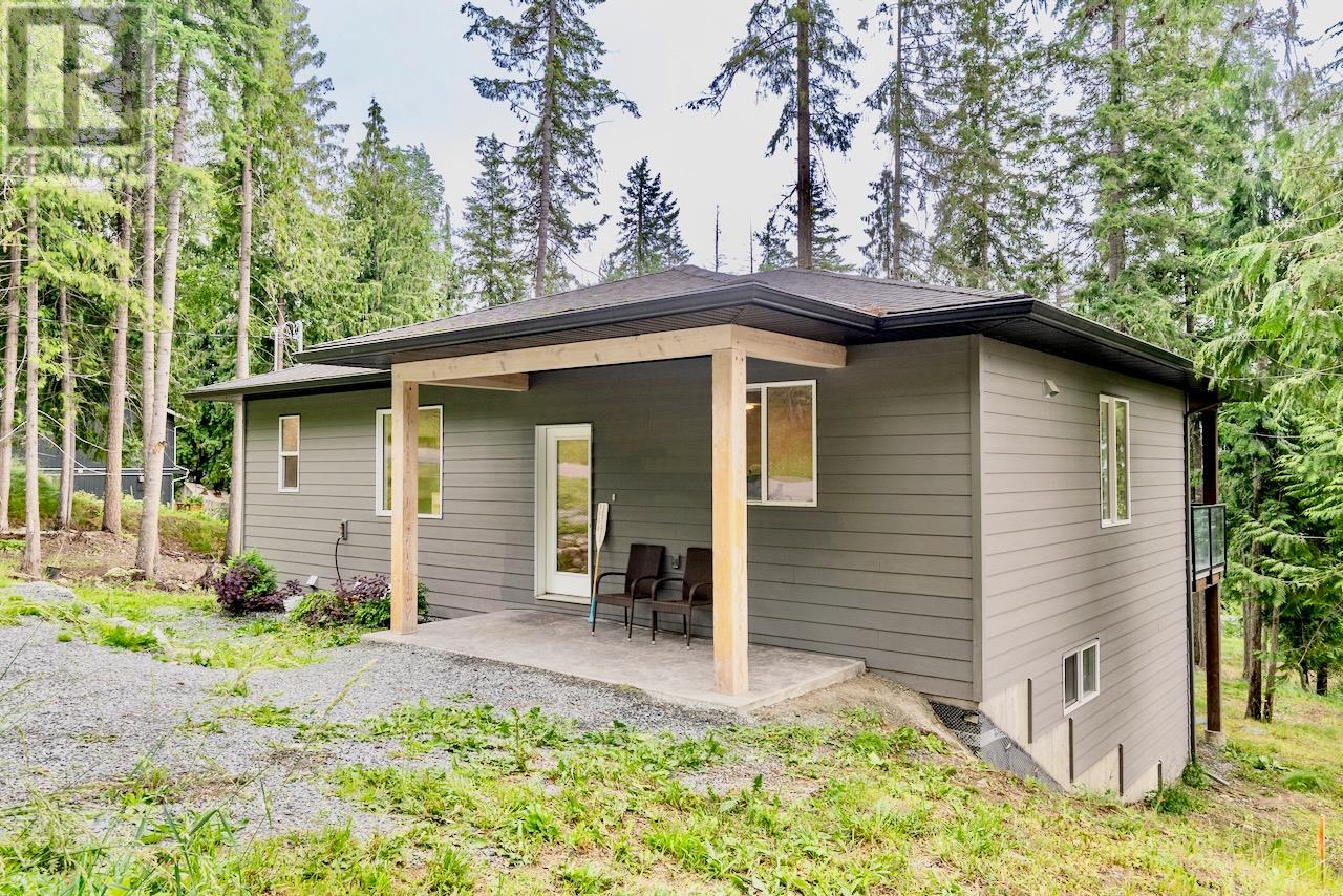 Property at 7468 Estate Drive image 5