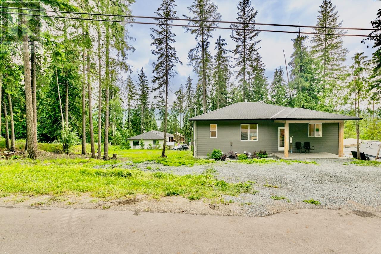 Property at 7468 Estate Drive image 2