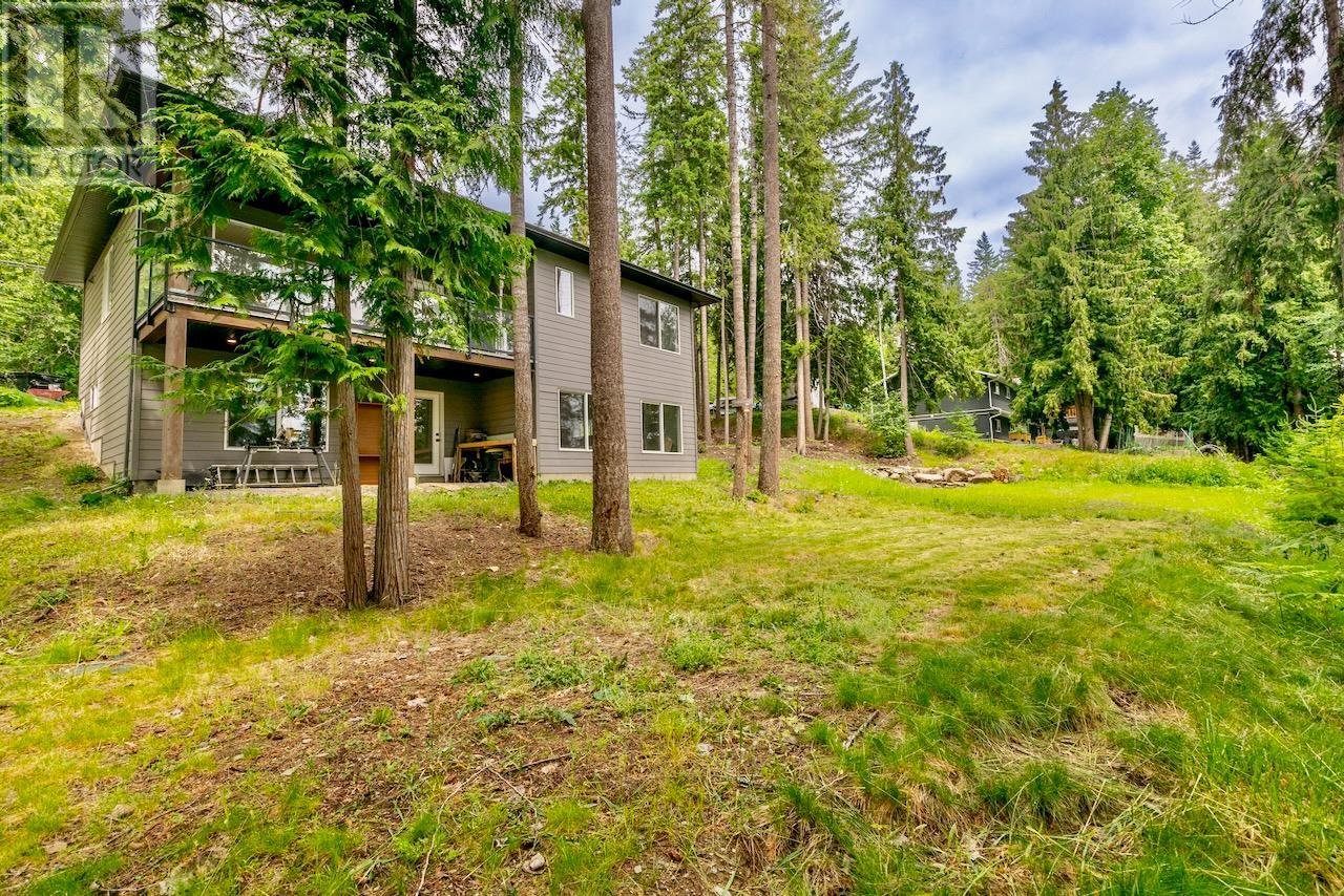 Property at 7468 Estate Drive image 4